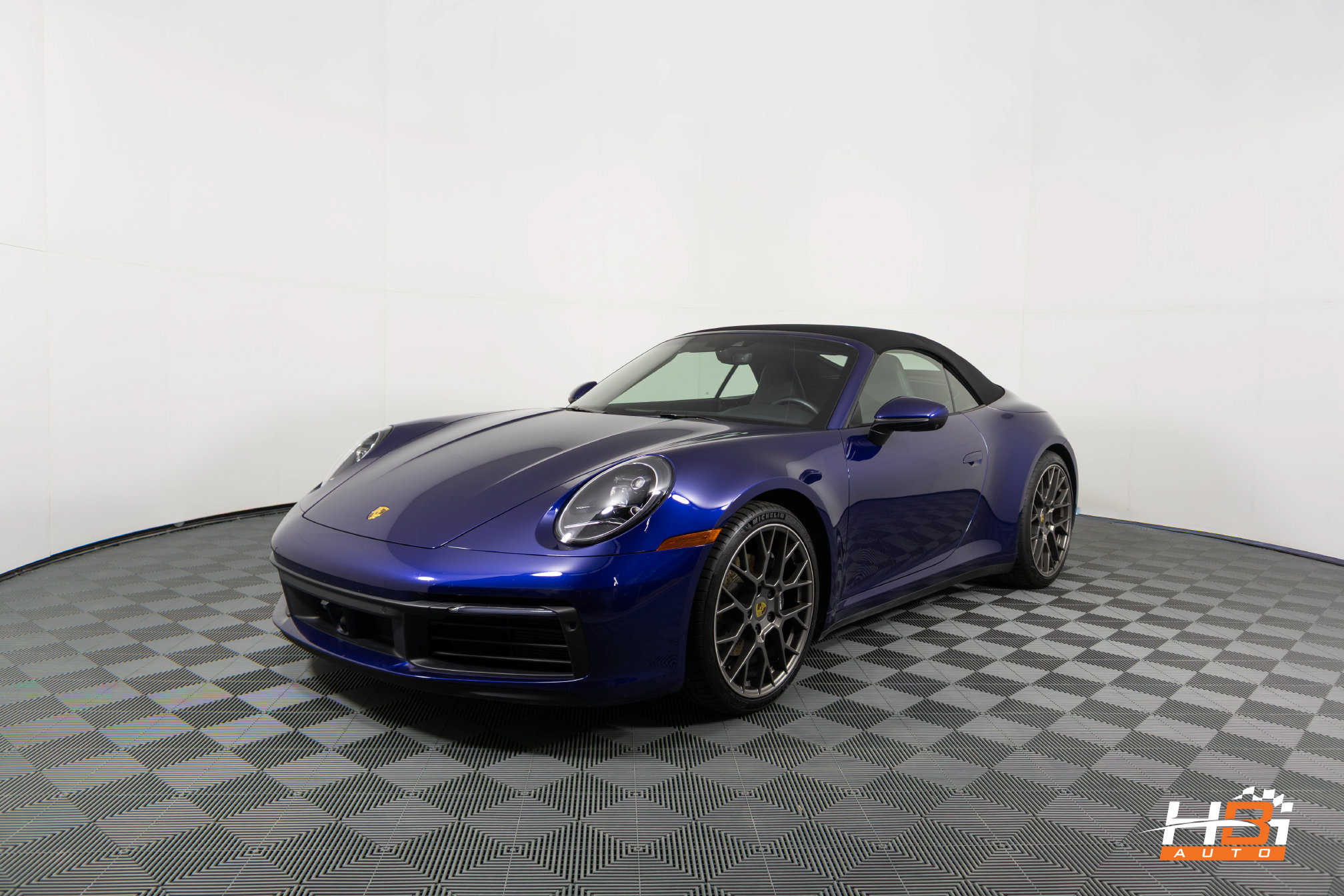 Used 2020 Porsche 911 Carrera RWD image 1