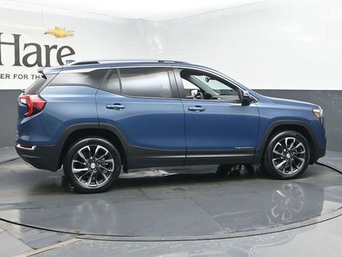 Used 2024 GMC Terrain SLT w/ Infotainment Package II image 36