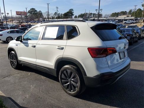 Certified 2022 Volkswagen Taos S image 6