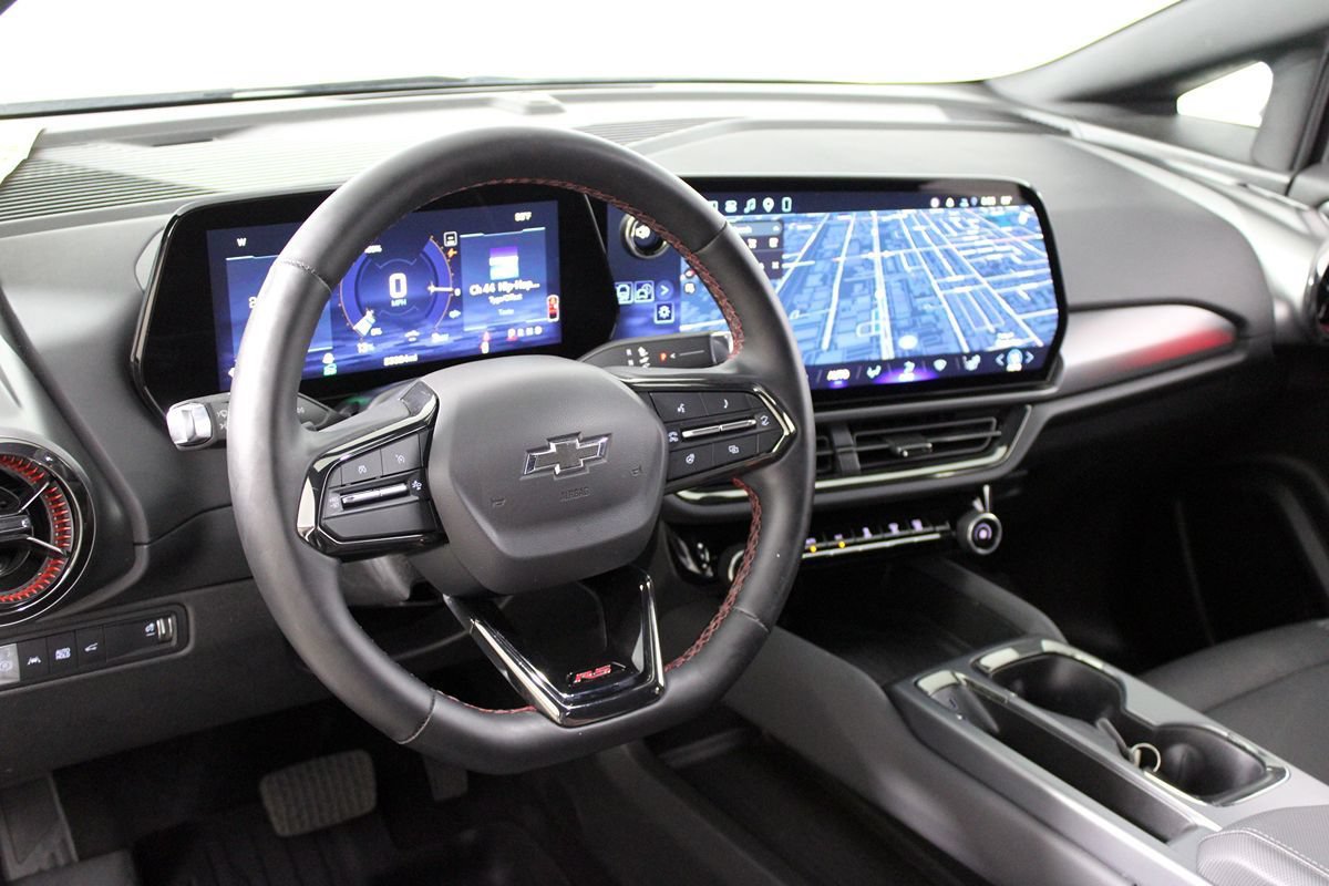 Used 2024 Chevrolet Equinox EV RS FWD image 5