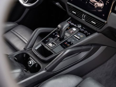 Certified 2023 Porsche Cayenne Turbo GT AWD/4WD image 32