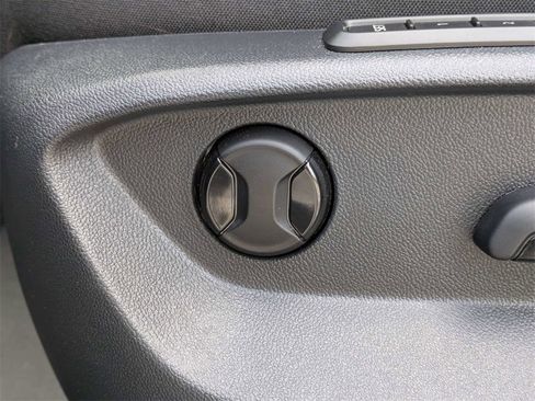 Certified 2023 Volkswagen Tiguan SEL R-Line image 28