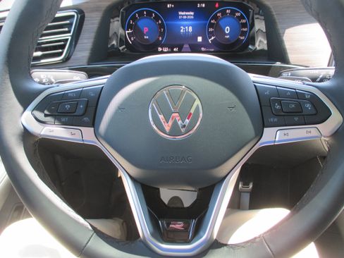 Used 2025 Volkswagen Atlas SEL Premium R-Line AWD/4WD image 25