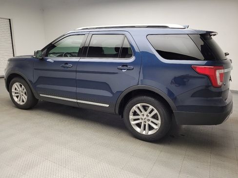 Used 2017 Ford Explorer XLT FWD image 3