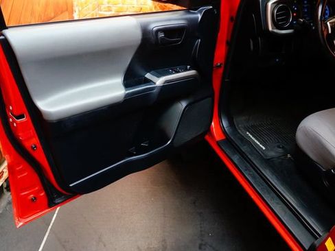 Used 2019 Toyota Tacoma SR5 AWD/4WD image 31