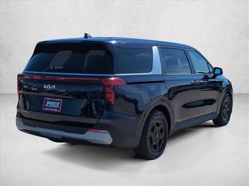 Used 2025 Kia Carnival image 5