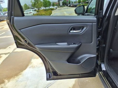 Used 2025 Nissan Rogue SV FWD image 17