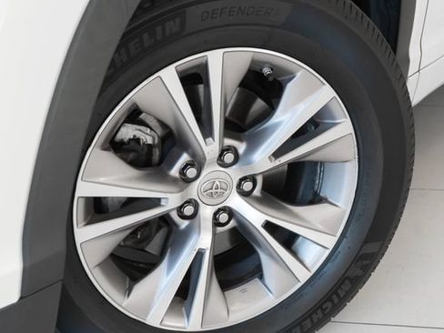 Used 2015 Toyota Highlander XLE FWD image 2
