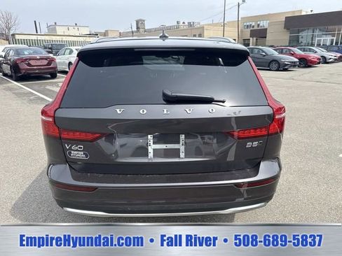 Used 2025 Volvo V60 B5 Cross Country Plus AWD/4WD image 4