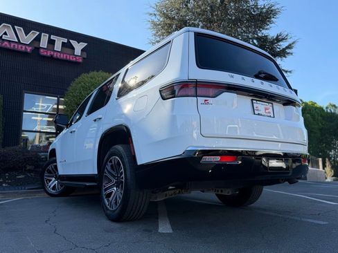 Used 2024 Jeep Wagoneer Series II w/ Flexible Seating Group image 19