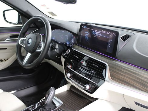 Used 2023 BMW 530e w/ M Sport Package image 14