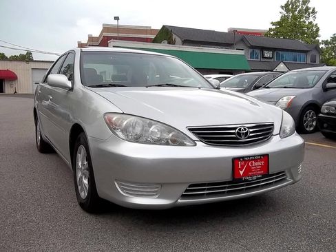 Used 2005 Toyota Camry LE FWD image 5
