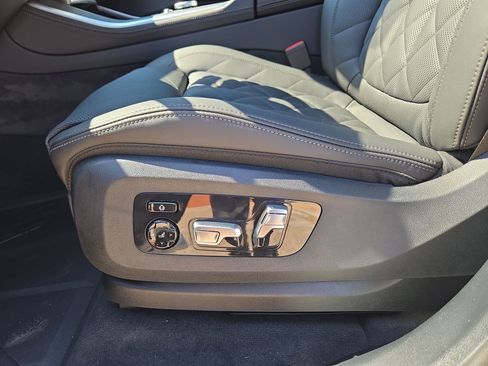 Used 2026 BMW X5 xDrive40i w/ M Sport Package image 17