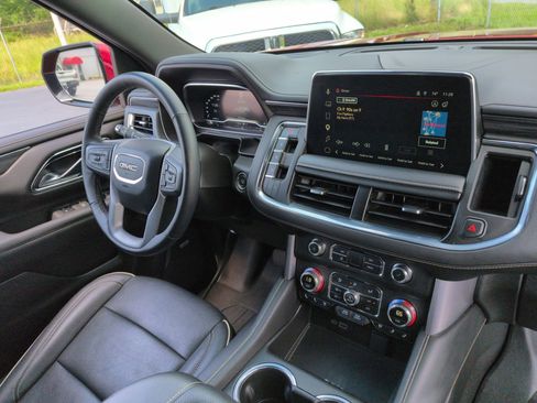 Used 2023 GMC Yukon SLT w/ SLT Premium Package RWD image 37