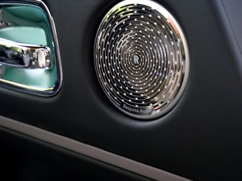 Used 2021 Rolls-Royce Dawn RWD image 33