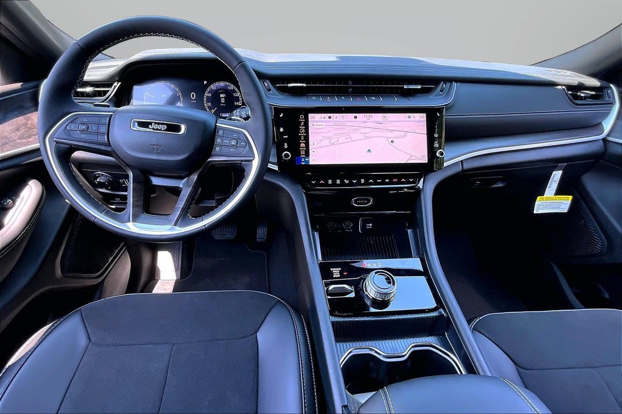New 2027 Jeep Grand Cherokee Altitude AWD/4WD image 9