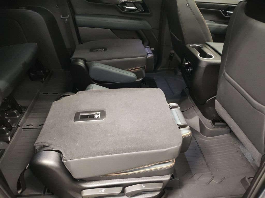 New 2026 GMC Yukon XL AT4 w/ AT4 Premium Plus Package AWD/4WD image 13