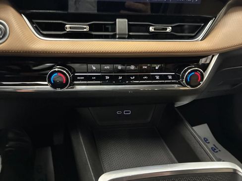 Used 2025 Chevrolet Equinox ACTIV w/ Safety and Technology Package AWD/4WD image 55