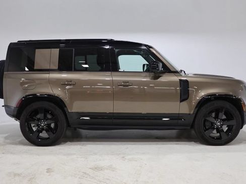 Used 2025 Land Rover Defender 110 X-Dynamic SE AWD/4WD image 8