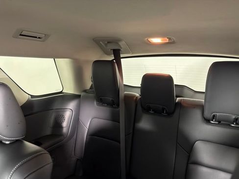 Certified 2025 Nissan Pathfinder SL w/ SL Premium Package FWD image 34
