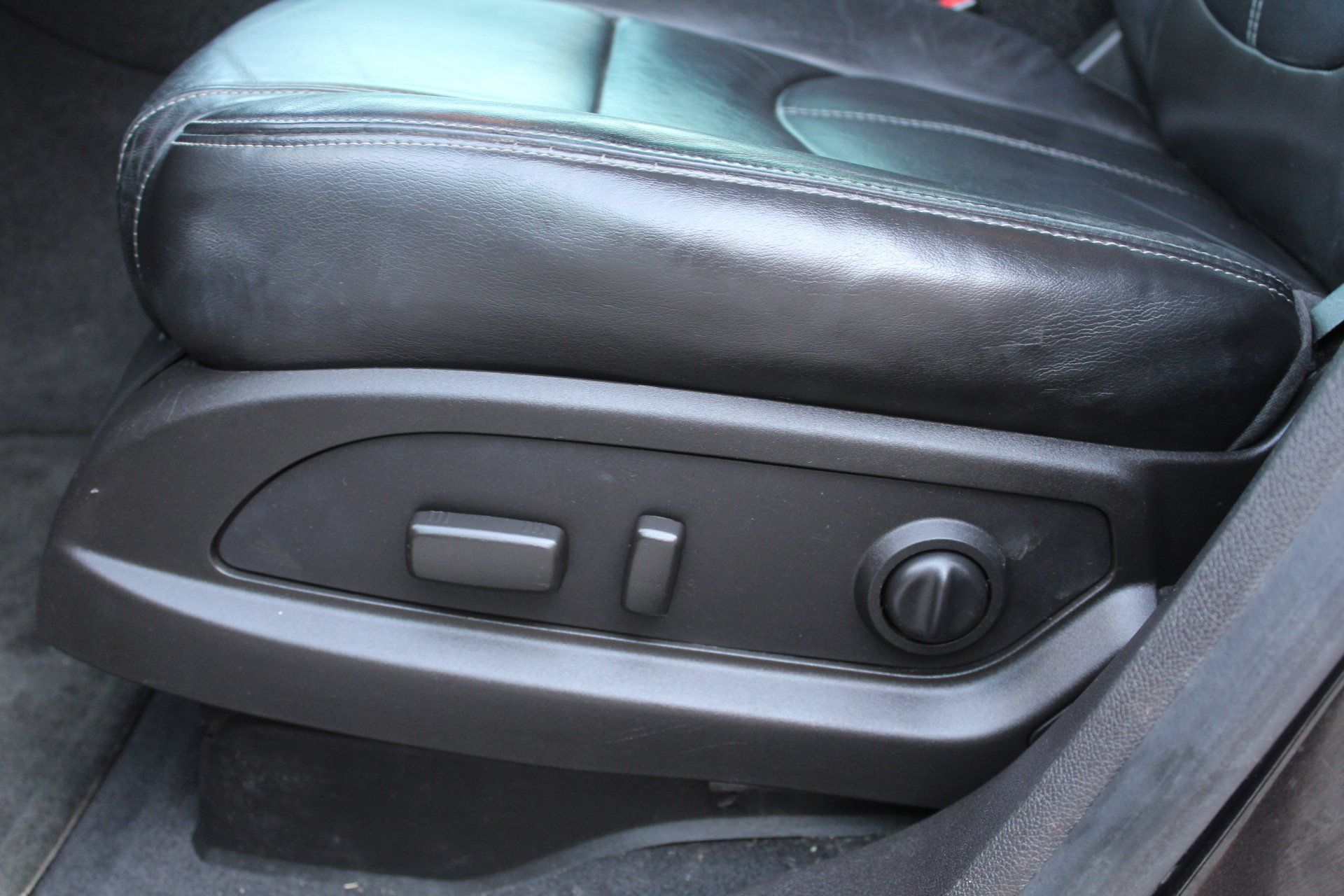 Used 2013 GMC Acadia SLT w/ Technology Package AWD/4WD image 34