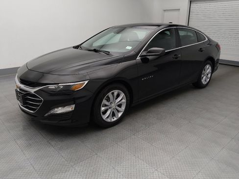 Used 2025 Chevrolet Malibu LT FWD image 2