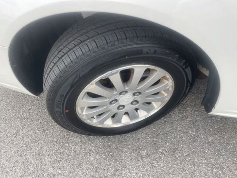 Used 2006 Buick Lucerne CX image 13