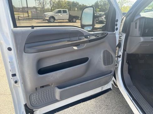 Used 2000 Ford F350 XLT image 16