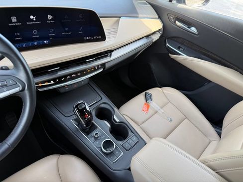 Certified 2025 Cadillac XT4 Premium Luxury FWD image 32