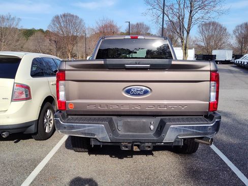 Used 2019 Ford F250 XLT w/ XLT Premium Package image 4