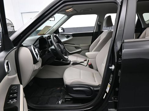 Used 2023 Kia Soul LX FWD image 11