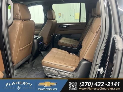 Used 2025 Chevrolet Suburban High Country image 11