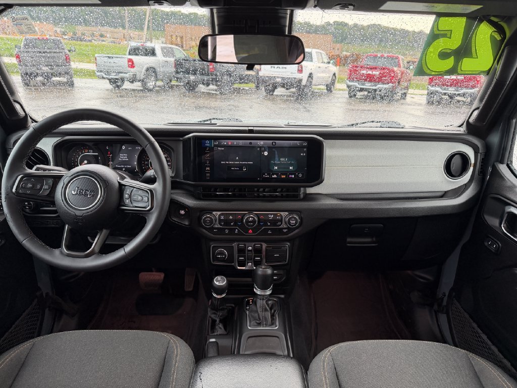 Used 2025 Jeep Gladiator Sport AWD/4WD image 22