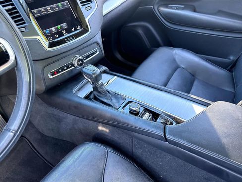 Used 2021 Volvo XC90 T5 Momentum w/ Climate Package AWD/4WD image 20