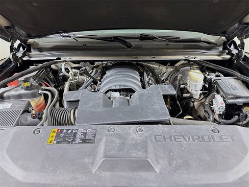 Used 2017 Chevrolet Suburban LT image 32