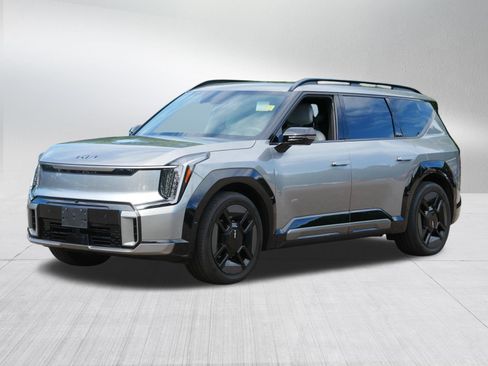 Certified 2024 Kia EV9 GT-Line AWD/4WD image 3