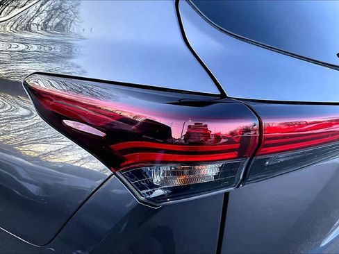 Certified 2025 Toyota Highlander Limited image 26