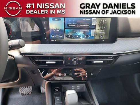 New 2025 Nissan Kicks SR w/ SR Premium Package image 3