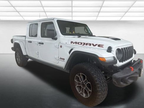 Used 2025 Jeep Gladiator Mojave AWD/4WD image 1