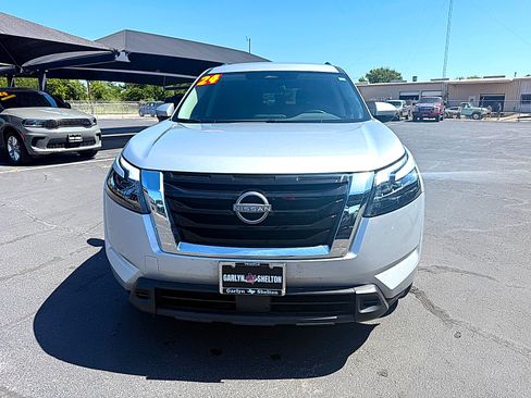 Used 2024 Nissan Pathfinder SV FWD image 5