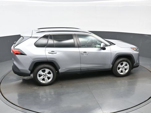 Used 2021 Toyota RAV4 XLE AWD/4WD image 37