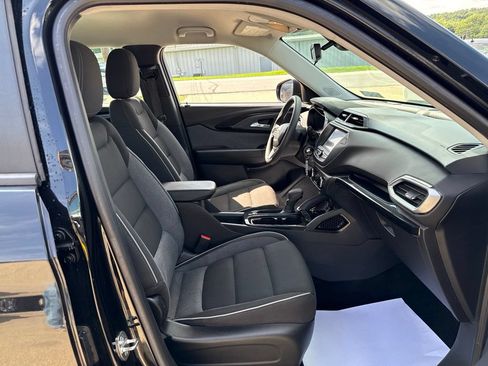 Used 2021 Chevrolet TrailBlazer LS w/ LPO, Blackout Package FWD image 32
