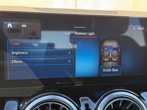 Used 2025 Mercedes-Benz GLA 35 AMG 4MATIC image 13