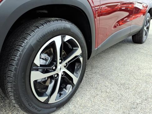 Used 2024 Chevrolet Trax RS w/ Sunroof Package image 10