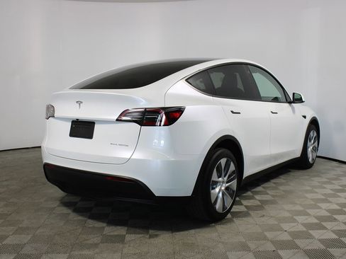 Used 2023 Tesla Model Y Long Range image 32