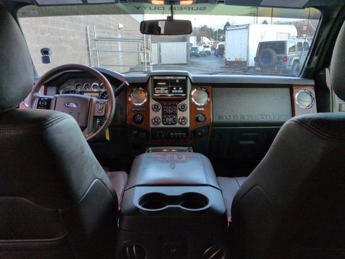 Used 2015 Ford F350 Lariat image 17