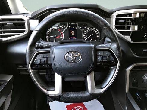 Used 2022 Toyota Tundra SR5 w/ SR5 Convenience Package AWD/4WD image 18