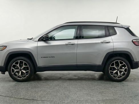 Used 2025 Jeep Compass Limited AWD/4WD image 5