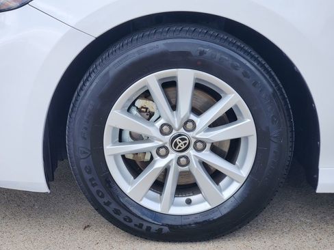 Used 2025 Toyota Camry LE w/ Convenience Package image 8