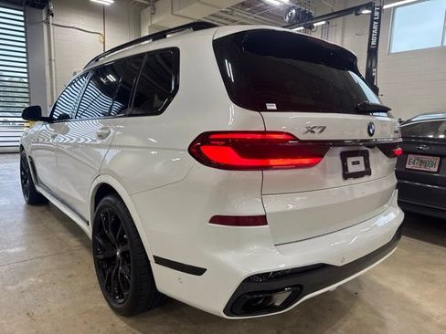 Used 2025 BMW X7 xDrive40i w/ M Sport Package AWD/4WD image 4